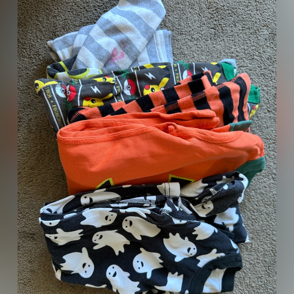 Hanna Anderson kids pajamas size 12 pikachu/ Halloween/ Christmas